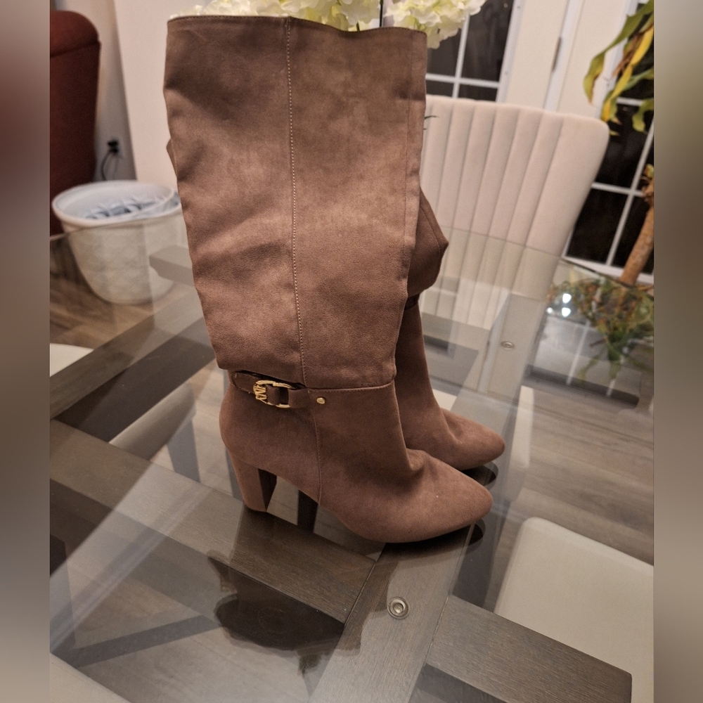Jones of NY TanSuede Knee-High Boots! 3inch-Sz11..Carefully Loved🙂